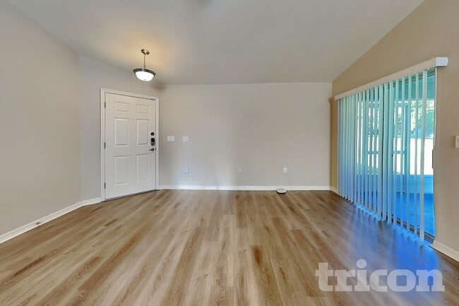 Building Photo - 505 Interlock St