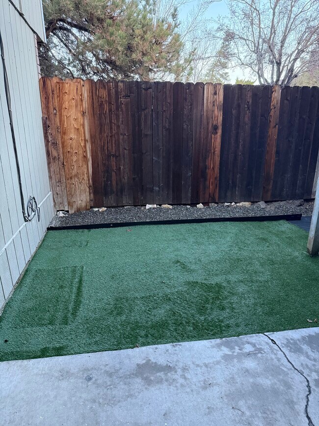 Foto del edificio - 1328 Green Ct N