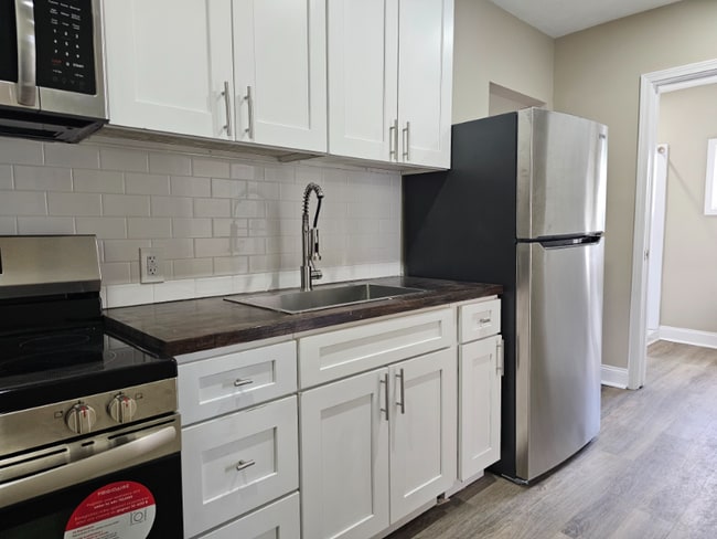 Building Photo - 233 W Madison St