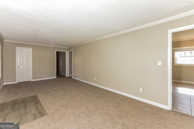 Building Photo - 4868 Zinzendorf Dr