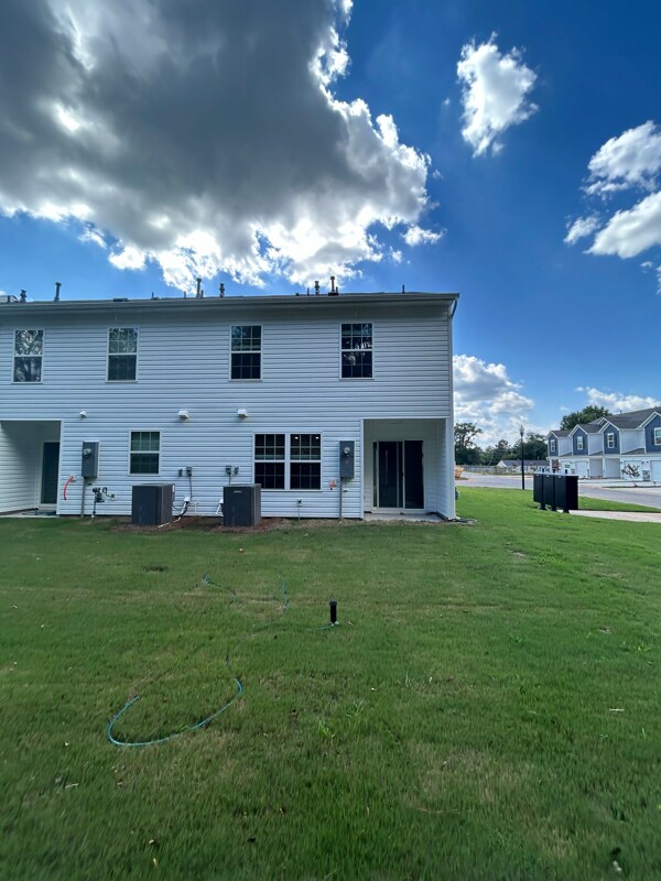 Foto del edificio - 830 Sandbach Rd