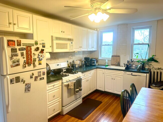 Foto del edificio - 1139 Beacon St