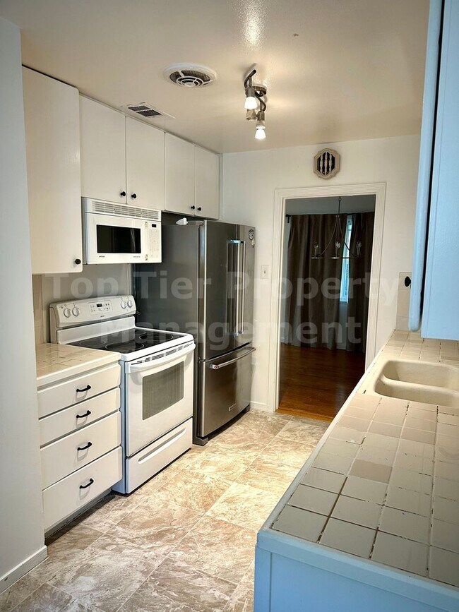 Building Photo - Charming 3 Bed / 1 Bath / 1,364 Sqft House in Pleasant Hill - Available now!