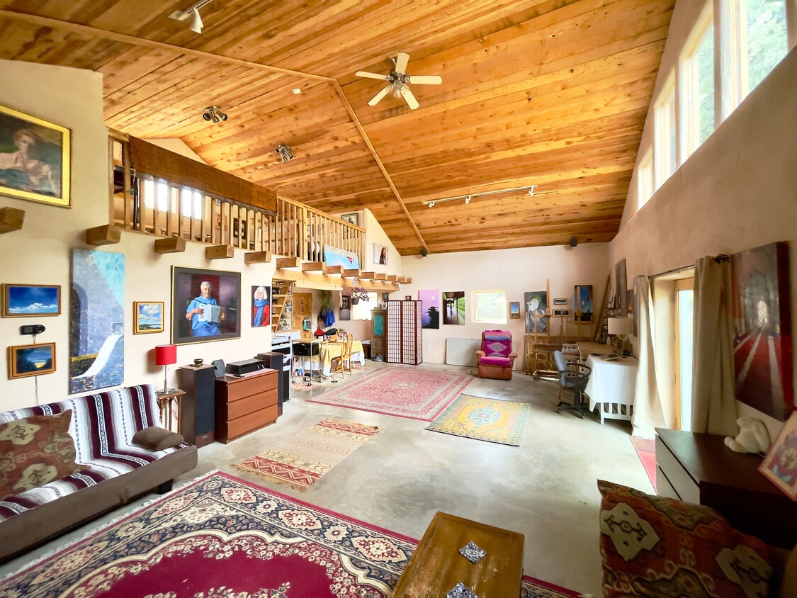 Studio Interior - 223 Victor Ct