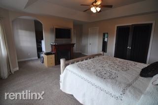 Building Photo - 5 br, 1.5 bath House - 651 E Heather Way