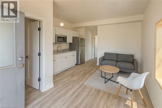 Photo du bâtiment - 27 Queenston St