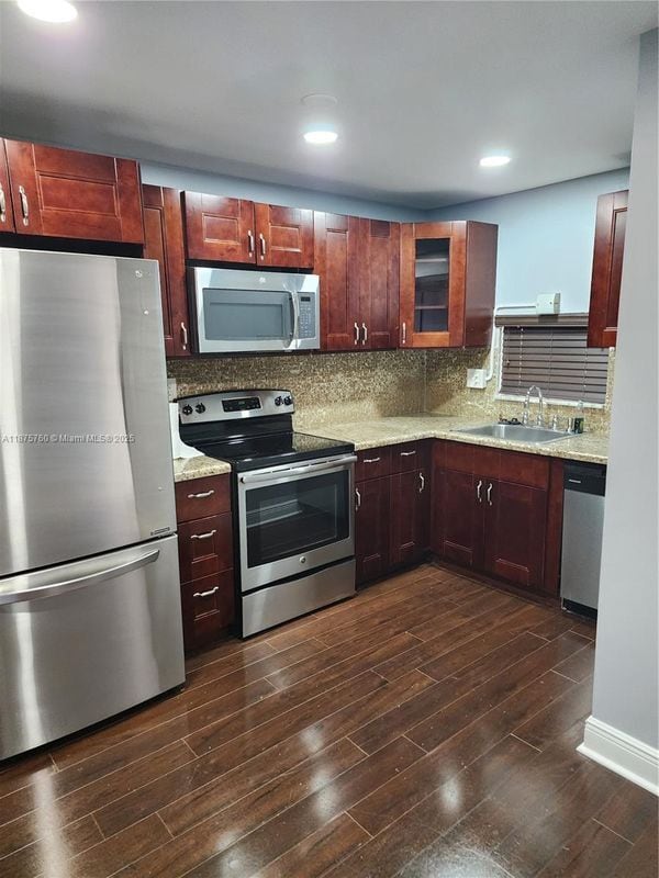 Foto del edificio - 681 S Hollybrook Dr