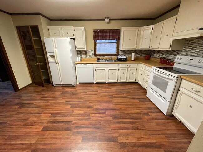 Building Photo - 3135 McLemoresville Rd