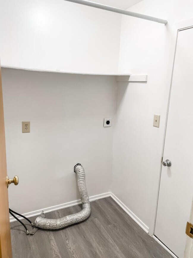 Building Photo - 522 Holderman Pl