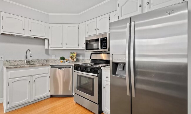 Building Photo - FULLY FURNISHED option!!! Modern 1-bedroom...