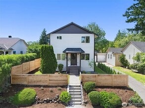 Building Photo - 5041 Bowen Pl S