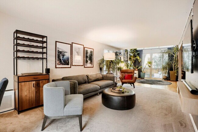 Foto del edificio - 1050 S Monaco St Pkwy