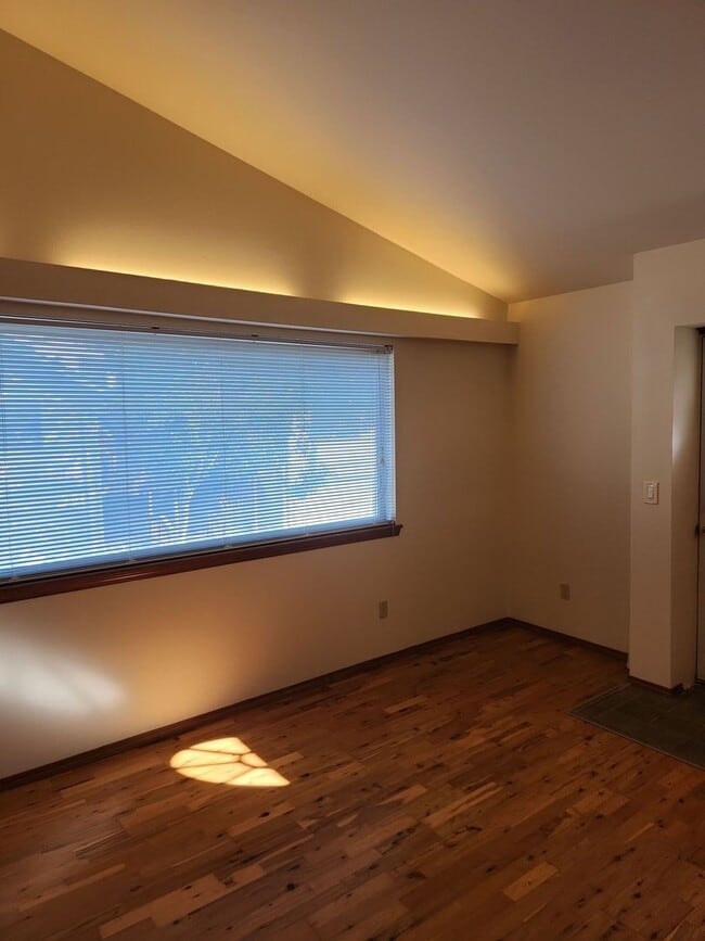 Building Photo - 2073 Cherry St