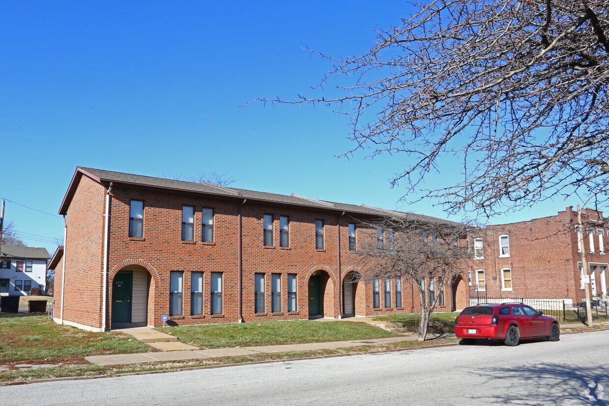 Primary Photo - Sportsmans Place Apartments