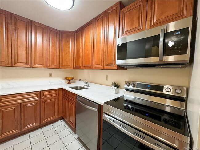 Building Photo - 603 Covington Green Ln