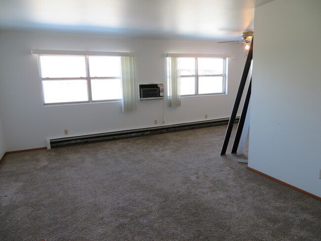 Building Photo - 7569 Parkview Rd