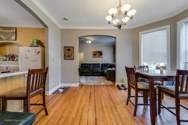 Foto del edificio - 3120 N Oakley Ave