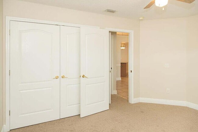 Foto del edificio - Spacious 4-Bedroom Sanctuary in gated comm...