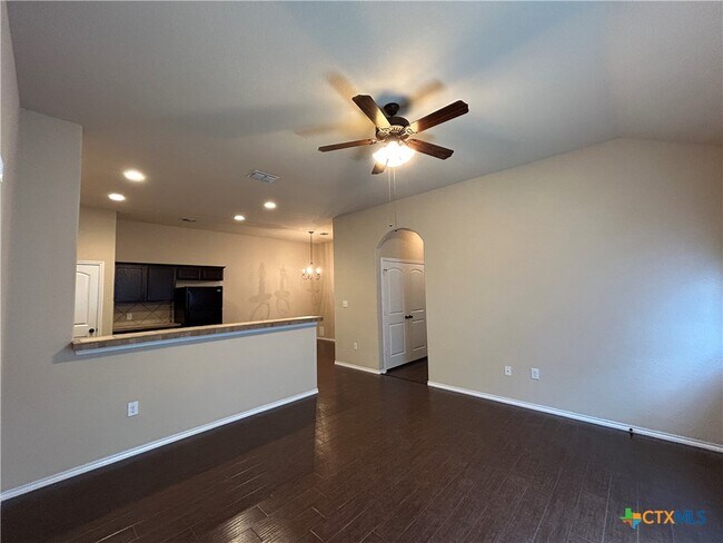 Building Photo - 697 Creekside Cir
