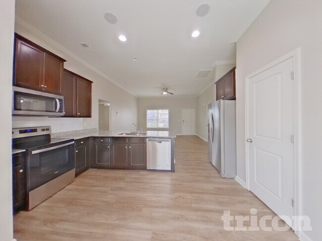 Foto del edificio - 333 Finch Ln