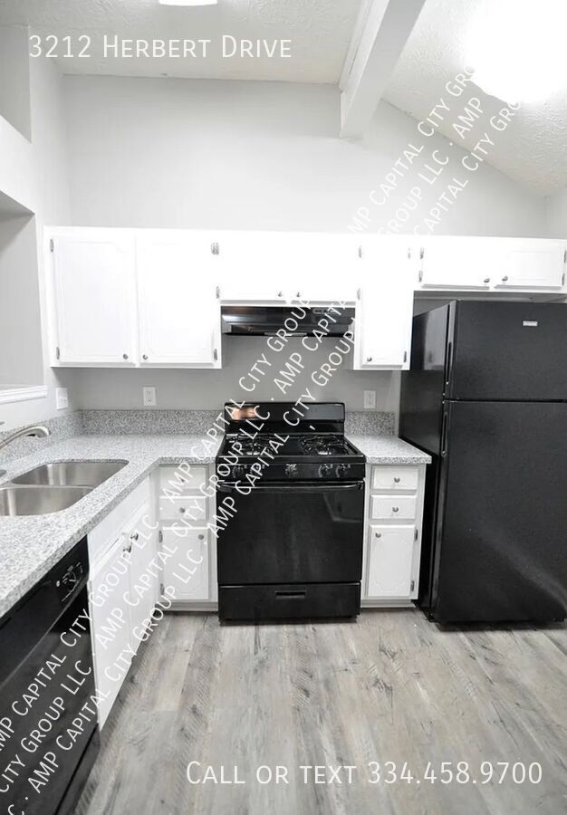 Foto del edificio - 3212 Herbert Dr