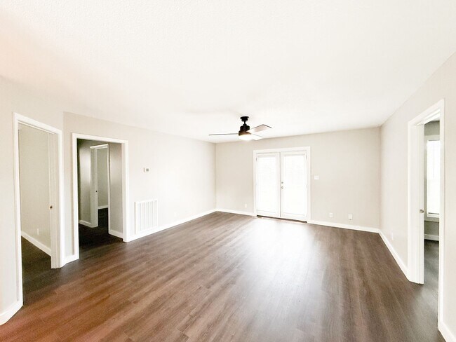 Foto del edificio - 3 Bedroom 2 Bathroom Home!