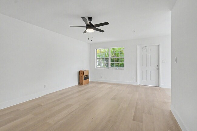 Building Photo - 411B NE 57th Ct