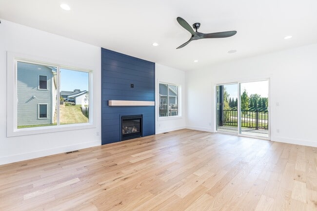 Building Photo - 1380 Autumn Ridge Ln