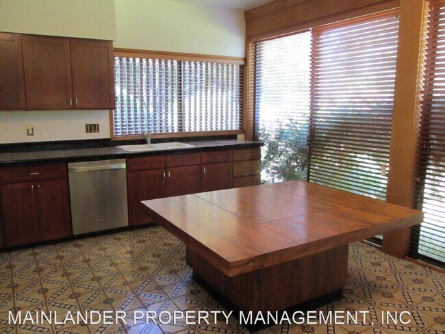 Building Photo - 3 br, 2.5 bath House - 28 MONTICELLO DR