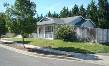 Building Photo - 2555 Springhill Dr