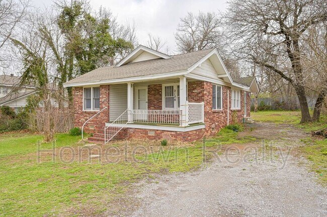 Building Photo - 2128 N St Luke Ave