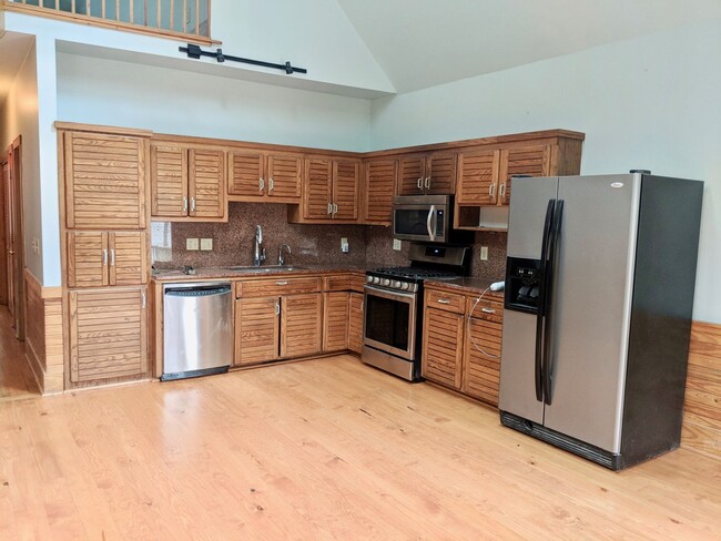 Building Photo - Charming 3 Bedroom in Old Mt. Pleasant