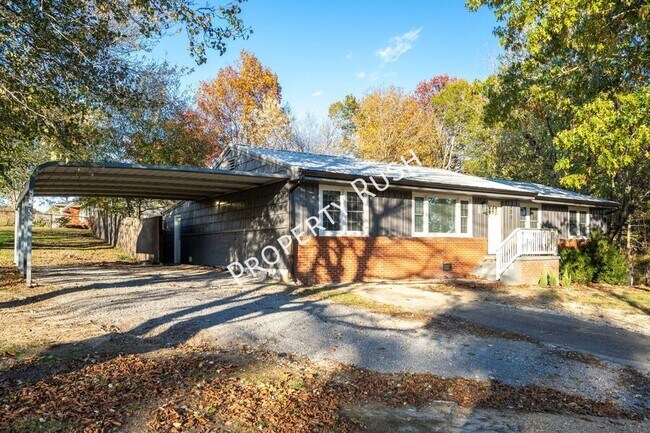 Foto del edificio - 205 Hilltop Dr
