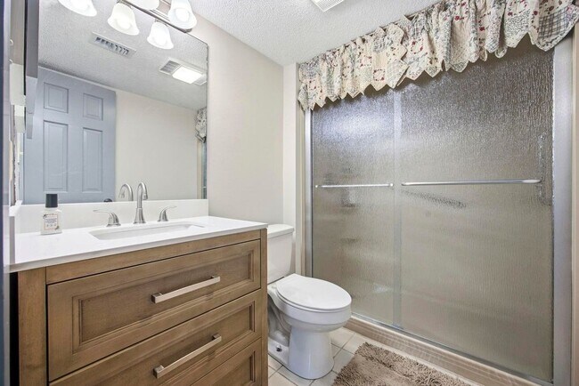 Foto del edificio - 100 Lands End Blvd