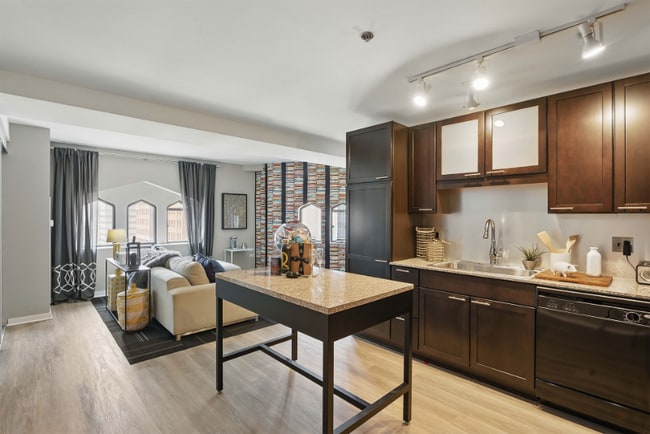 Photo - 185 W Randolph St Apartment