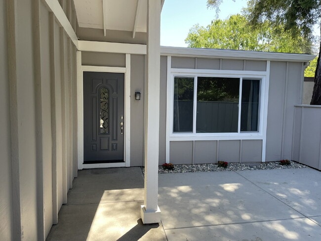 Building Photo - Charming 2-Bed Gem in the Heart of Pleasan...