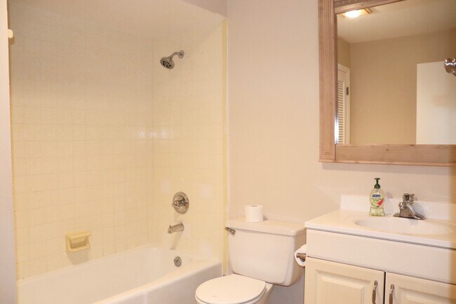 Building Photo - 34526 Sparkling Dr