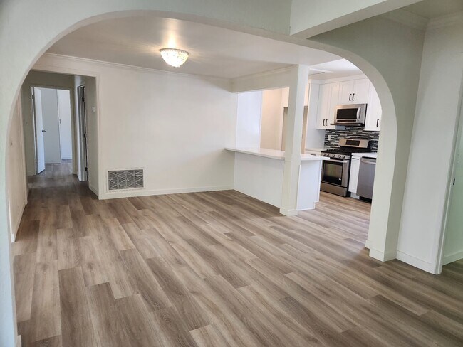 Building Photo - 3038 Altura Ave