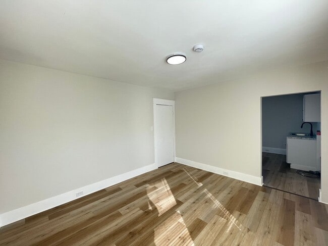 Building Photo - 55 Henriette St