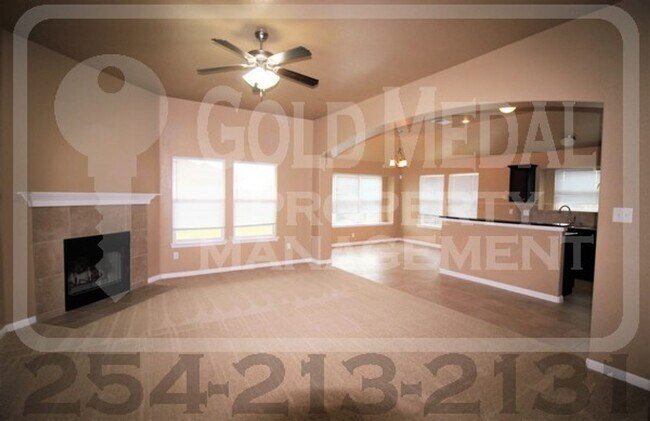 Building Photo - 707 W Vega Ln