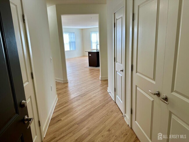 Building Photo - 101 Roosevelt Ave