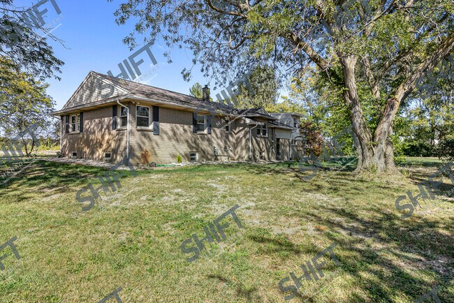 Building Photo - 5308 Chicago Dr