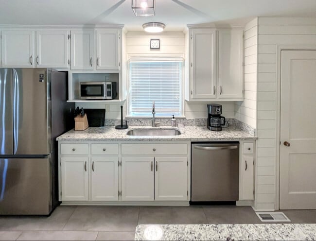 Foto del edificio - 4445 6th Ave S