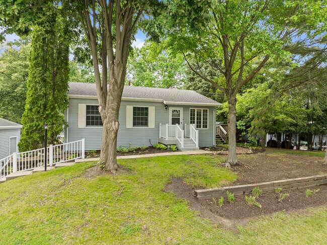 Foto del edificio - 438 Sylvan Dr