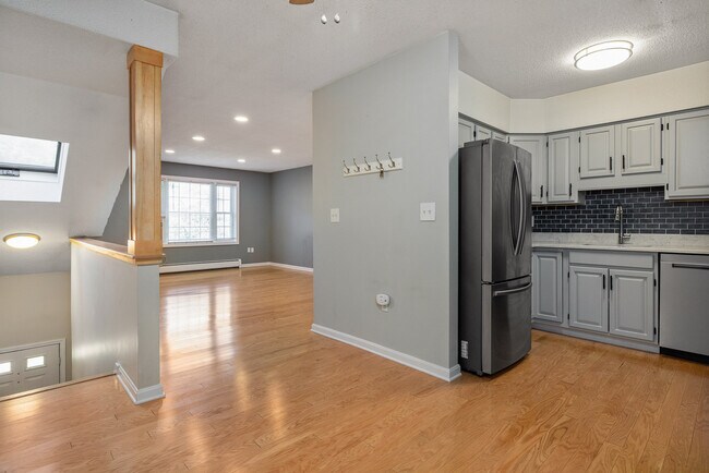 Building Photo - 502 Springbrook Cir