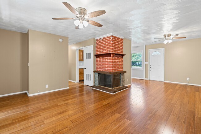 Foto del edificio - 1935 Carmanbrook Pkwy