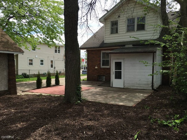 Foto del edificio - 527 Kenwood St NE