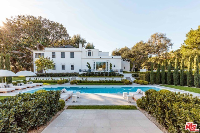 Foto principal - 809 N Hillcrest Rd