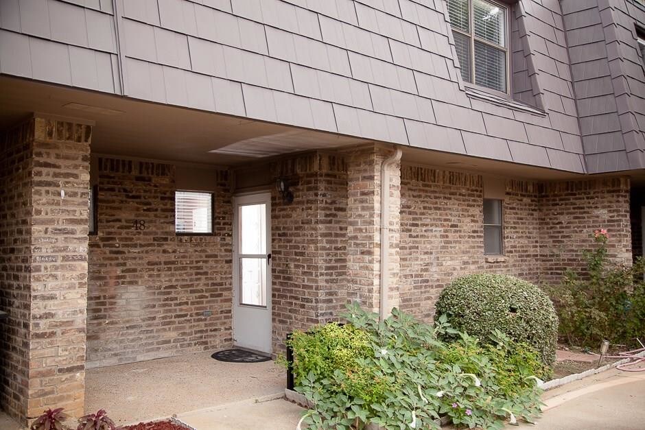 Primary Photo - 207 E Harwood Rd