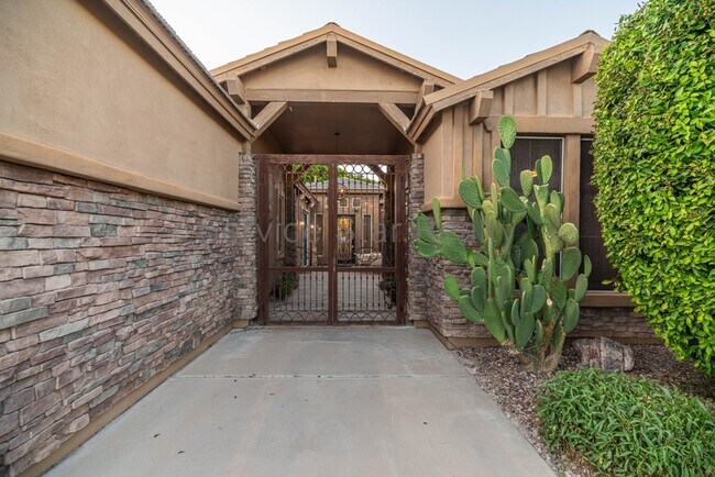 Foto del edificio - 452 E Mead Dr